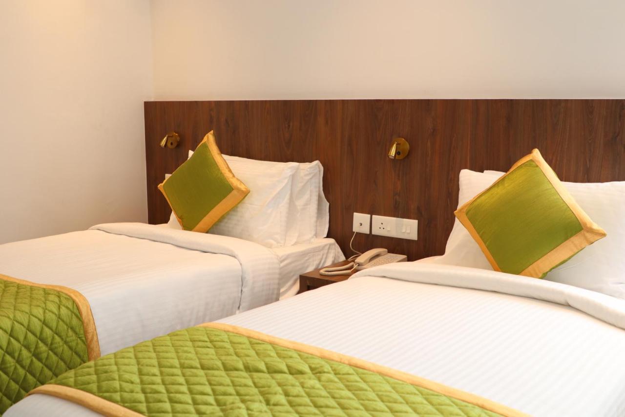 Hotel Seven Lights Kochi Exterior foto