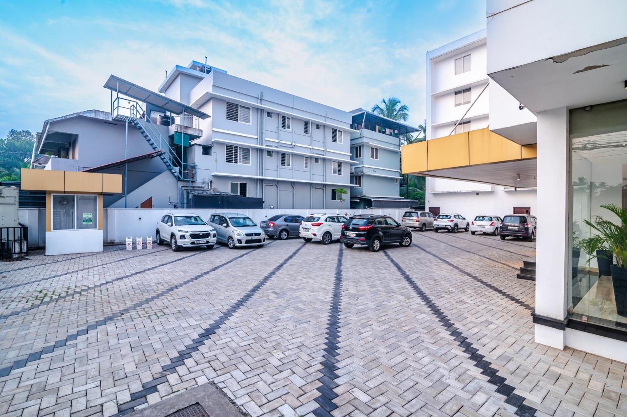 Hotel Seven Lights Kochi Exterior foto